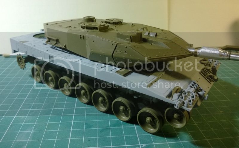 Building the Tamiya 1/35 Leopard 2A6 main battle tank 